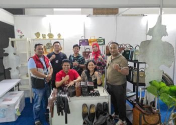 Hadiri Mubes XII KKSS dan PSBM XXV, KKSS Mimika Buka Stand UMKM Pasarkan Hasil Kerajinan Asli Papua