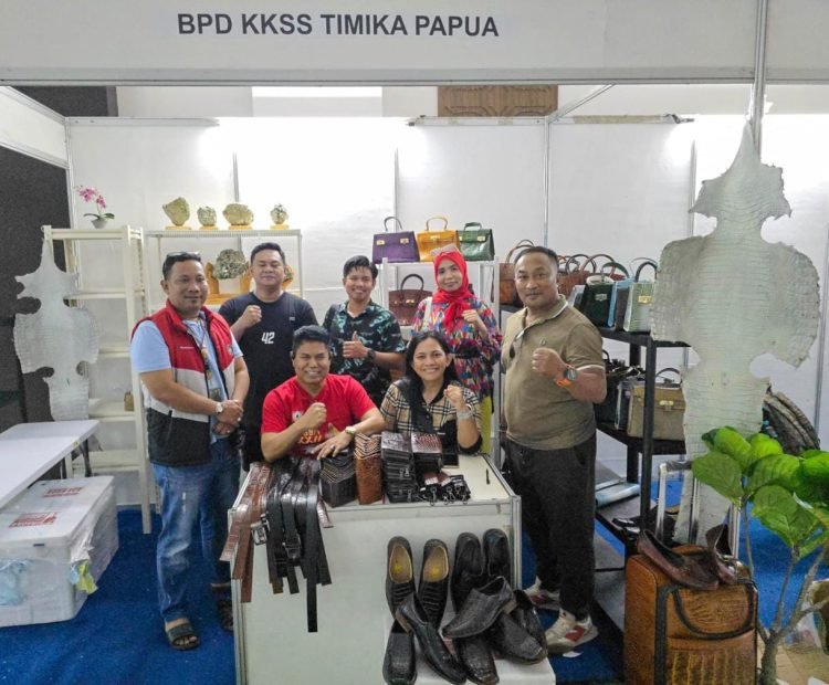 Hadiri Mubes XII KKSS dan PSBM XXV, KKSS Mimika Buka Stand UMKM Pasarkan Hasil Kerajinan Asli Papua