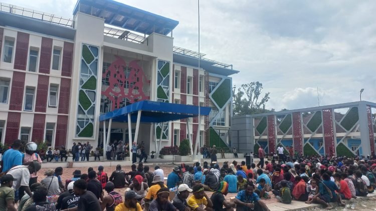 Unjuk Rasa, Masyarakat Desak Pemerintah Segera Buka Kembali Penerbangan Subsidi ke Wilayah Pegunungan 