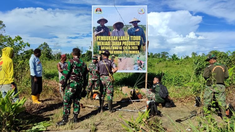 Sukseskan Program Hanpangan, Satgas TMMD Ke-124 Bersama Warga Buka Lahan Lahan Tidur Menjadi Lahan Produktif