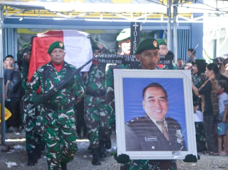 Dandim Mimika Pimpin Upacara Persemayaman dan Pemakaman Almarhum Mayor Purnawirawan R. Nainggolan