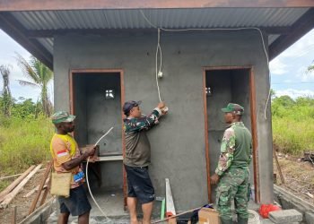 Satgas TMMD Mulai Pasang Instalasi Listrik di MCK, Dukung Fasilitas Sanitasi yang Layak