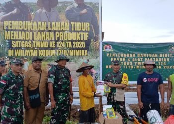 Kunjungi Lokasi TMMD Kodim 1710/Mimika, Brigjen TNI Heri Susanto Serahkan Bantuan Bibit, Pupuk, Obat dan Alat Pertanian