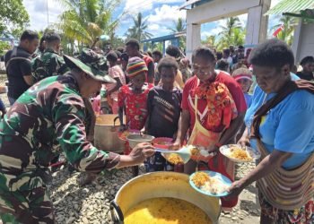 Satgas TMMD Ke-124 Kodim 1710/Mimika Gelar Santap Sehat Bersama Warga Kampung Pigapu