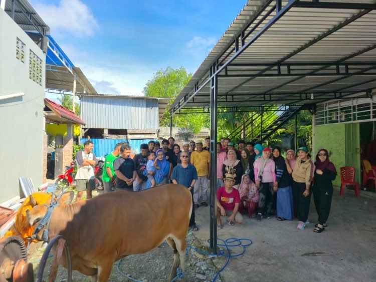 Maknai Kebersamaan di Hari Raya Idul Adha, KKL Raya Mimika Sembelih Satu Ekor Sapi