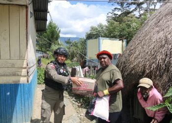 Satgas Operasi Damai Cartenz Gelar Kegiatan Humanis dan Bagikan Sembako di Desa Lantipo, Wamena