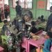 Buktikan Kepedulian TNI AD Terhadap Kesehatan dan Gizi Anak Papua, Prajurit 754/ENK Bagikan Makanan Bergizi Anak Homeyo