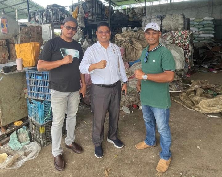 Tinjau Bank Sampah Induk, Anggota DPRK Mimika: Ini Jadi Sumber Penghasilan dan PAD Mimika