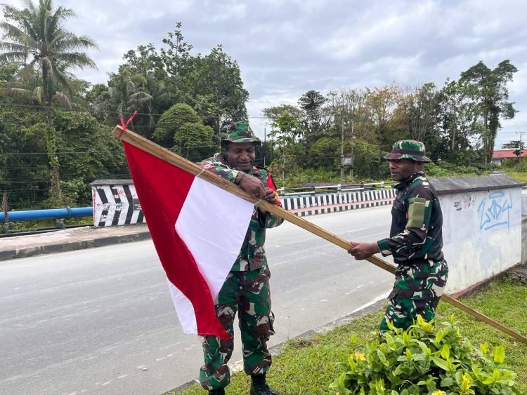Sambut HUT RI ke-80, Kodim 1710/Mimika Kibarkan Bendera Merah Putih di Sepanjang Ruas Jalan