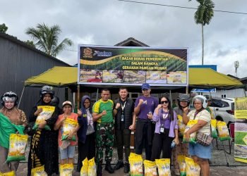 Dukung Program Pemerintah, Prajurit Brigif 20/IJK/3/Kostrad Gelar Bazar Beras Murah