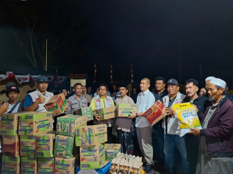 Buktikan Kepedulian, KKSS Mimika Salurkan Bantuan Untuk Korban Kebakaran Pomako