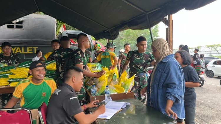 Prajurit Brigif 20/IJK/3/Kostrad Berhasil Jual 8 Ton Beras Melalui Bazar Murah
