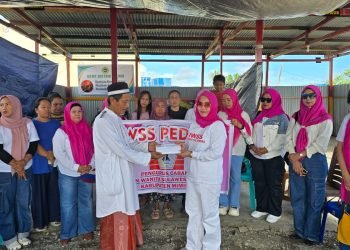 Peduli Korban Kebakaran Pomako, IWSS Mimika Serahkan Bantuan Uang Tunai