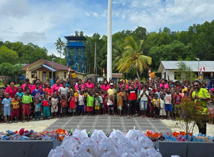 Sambut HKGB ke-73, Bayangkari Polres Mimika Gandeng Pijar Gelar Baksos di Atuka