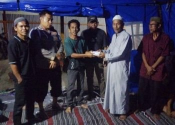 Kerukunan Bulukumba Mimika Serahkan Bantuan Uang Tunai, Sarung dan Pakaian Dalam kepada Korban Kebakaran Pomako
