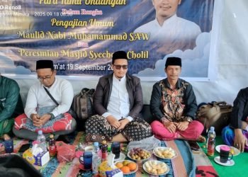 KH. Asror Bin Abdullah Sychal Hadiri Peresmian Masjid Syaikhona Kholil di Timika