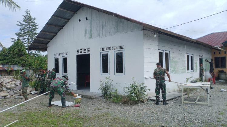 Perbaikan Gedung Gereja Jadi Karya Bakti Kodim 1710/Mimika Dalam Rangka Menyambut HUT TNI ke-80