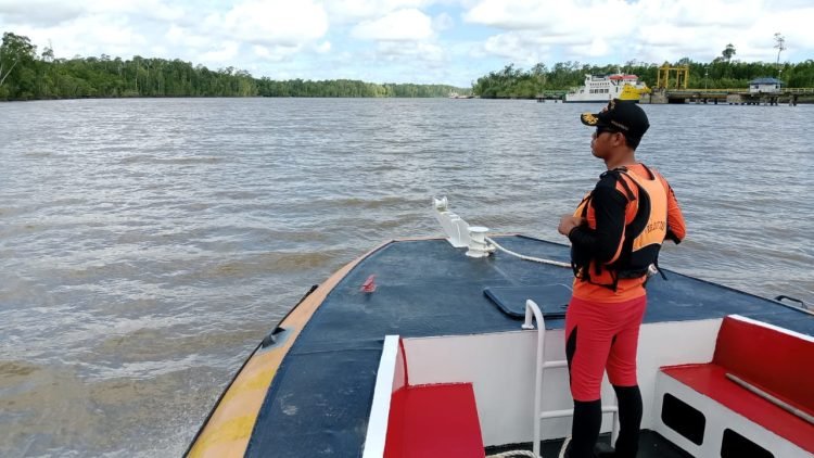 Perahu Susun Alami Kerusakan Mesin di Muara Kekwa, SAR Timika Lakukan Evakuasi Penumpang