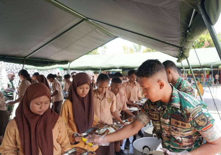 Pangdam XVII/Cenderawasih Hadiri Launching MBG di SMPN 3 Jayapura