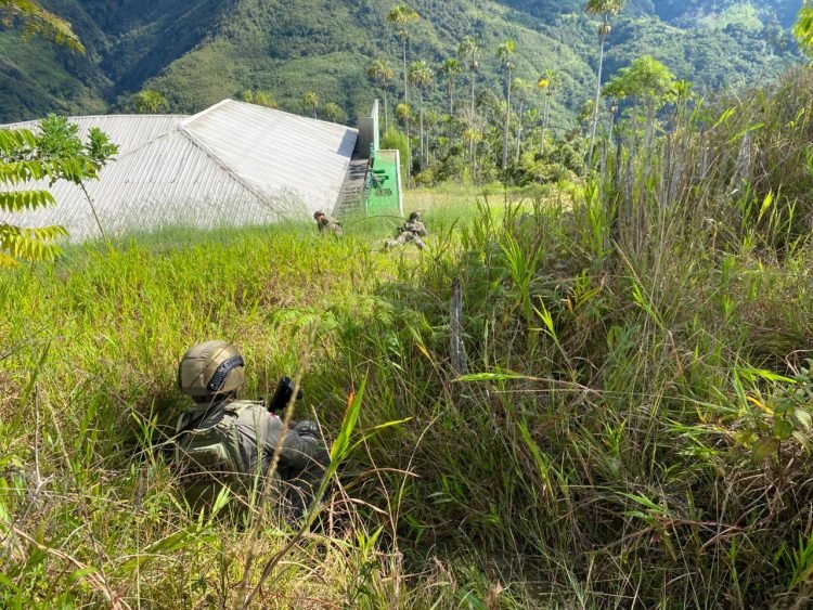 Usai Bakar Gedung Puskesmas, KKB Dipukul Mundur Satgas Ops Damai Cartenz di Pegunungan Bintang