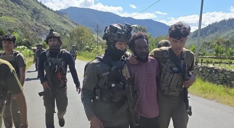 Satgas Ops Damai Cartenz Bongkar Jaringan Pemasok Amunisi KKB di Puncak Jaya