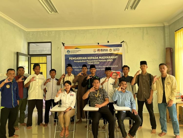 Dukung Pendidikan Berbasis Teknologi, Dosen STKIP Hermon Timika Lakukan Pengabdian Masyarakat di SMA Integral Hidayatullah