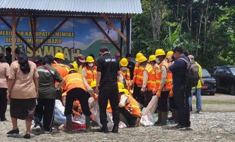 Distrik Mimika Baru Launching Bank Sampah, Bupati: Sampah Kalau Dikelola, Bisa Jadi Uang