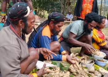 Antenus Yolemal Kepala Suku Damal Kabupaten Puncak : “Merdeka Itu Sekolah, Bukan Pergi ke Hutan”