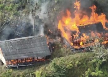 KKB Bakar SMP Negeri Kiwirok, Satgas Ops Damai Cartenz Amankan Desa Sekitar