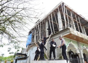 Sambut HUT ke-80, Batalyon B Pelopor Satbrimob Polda Papua Tengah Gelar Bakti Sosial di Masjid dan Gereja