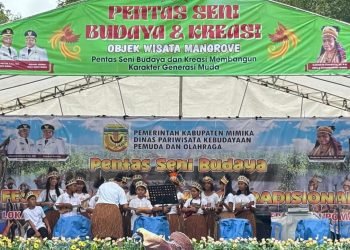 Grup Okulele Bermazmur Tampil Hibur Pengunjung Pentas Seni Budaya dan Kreasi Tahun 2025