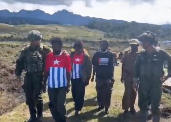 Satgas Yonif 142/Ksatria Jaya Berhasil “Pulangkan” 3 Anggota OPM ke Pangkuan NKRI