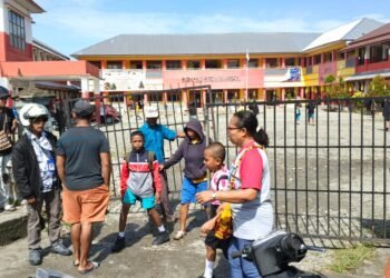 Pemalangan di Depan SD Negeri 3 Mimika, Aktivitas Belajar Tetap Berjalan