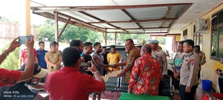 Polres Mimika Bebaskan 21 Warga Pelaku Konflik di Kwamki Narama