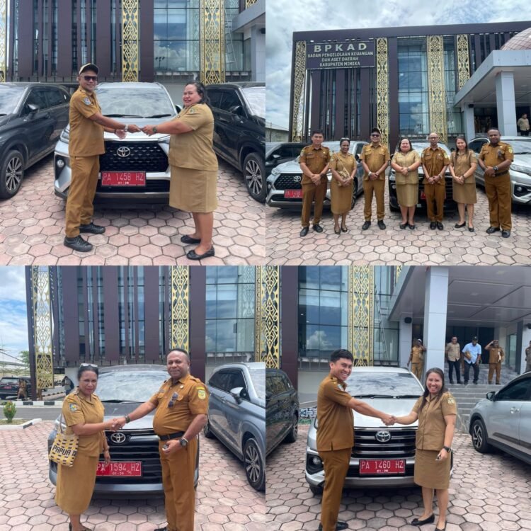 Taat Aturan, Sejumlah Pejabat BPKAD Serahkan Kendaraan Dinas Usai Roling Jabatan