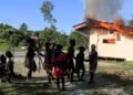 Massa Bakar Posko Brimob di Kwamki Narama. Kapolres: Itu Posko Sudah Kosong