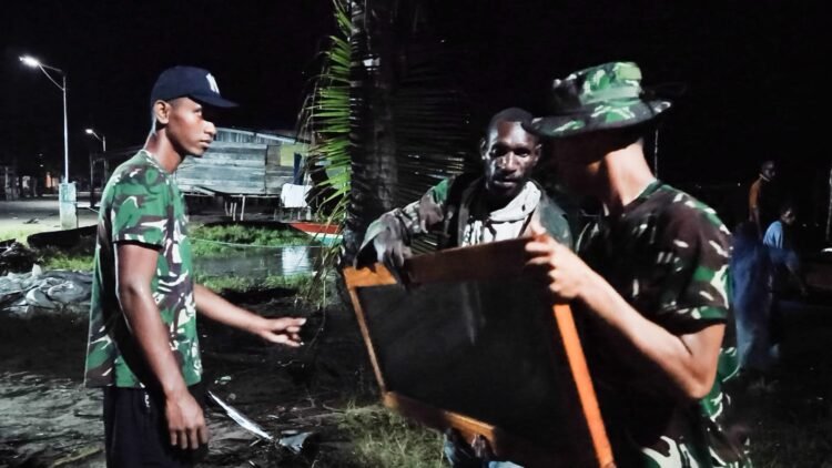 Hujan Deras Tak Padamkan Semangat Warga Dukung TMMD di Kampung Keakwa