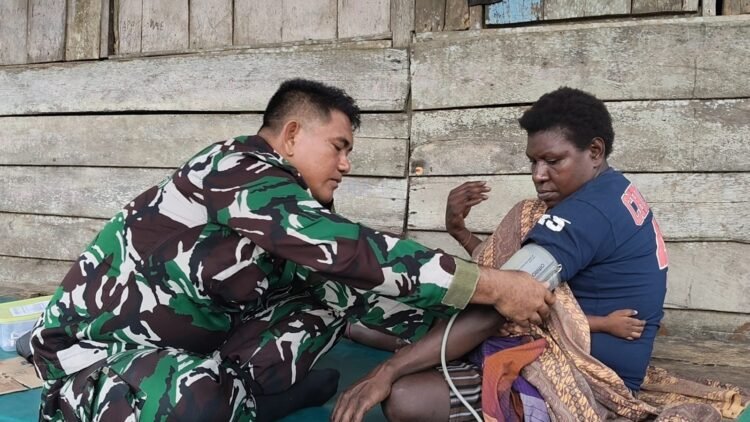 Satgas TMMD Kodim 1710/Mimika Layani Kesehatan Warga Keakwa