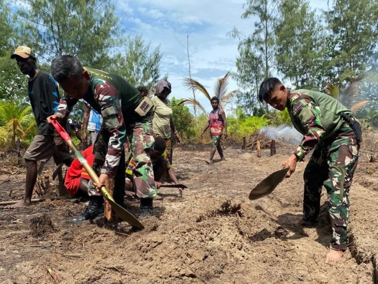 Usai Buka Lahan, Satgas TMMD Bersama Warga Mulai Pembuatan Bedengan