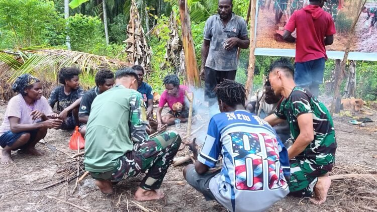 Kebersamaan Terjalin, Satgas TMMD dan Warga Ngobrol Santai Usai Kerja Bedengan