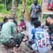 Kebersamaan Terjalin, Satgas TMMD dan Warga Ngobrol Santai Usai Kerja Bedengan