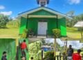 Jelang Masa Tugas Berakhir, Satgas Yonif 301/PKS Percantik Gedung Gereja Protestan Kampung Kiliarma
