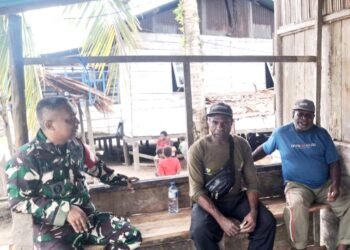 Komsos dengan Aparat Kampung, Kapten Kav Bambang Rudianto Perkuat Sinergi TMMD