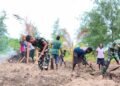 Satgas TMMD Bersama Warga Gotong Royong, Bedengan Lahan Capai 50 Persen