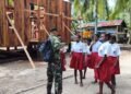 Senyum Hangat Anak-Anak Warnai Kebersamaan dengan Satgas TMMD
