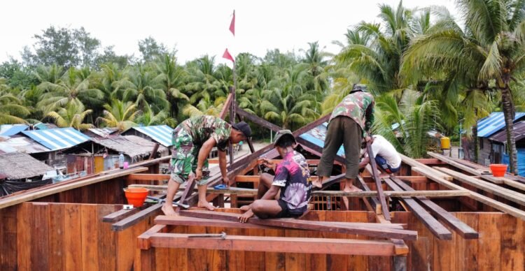 Satgas TMMD Fokus Rampungkan Rangka Atap Rumah Program TMMD