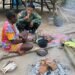 Kedekatan Satgas TMMD dengan Warga, Serda Yohanis Patadungan Jalin Keakraban di Lokasi TMMD