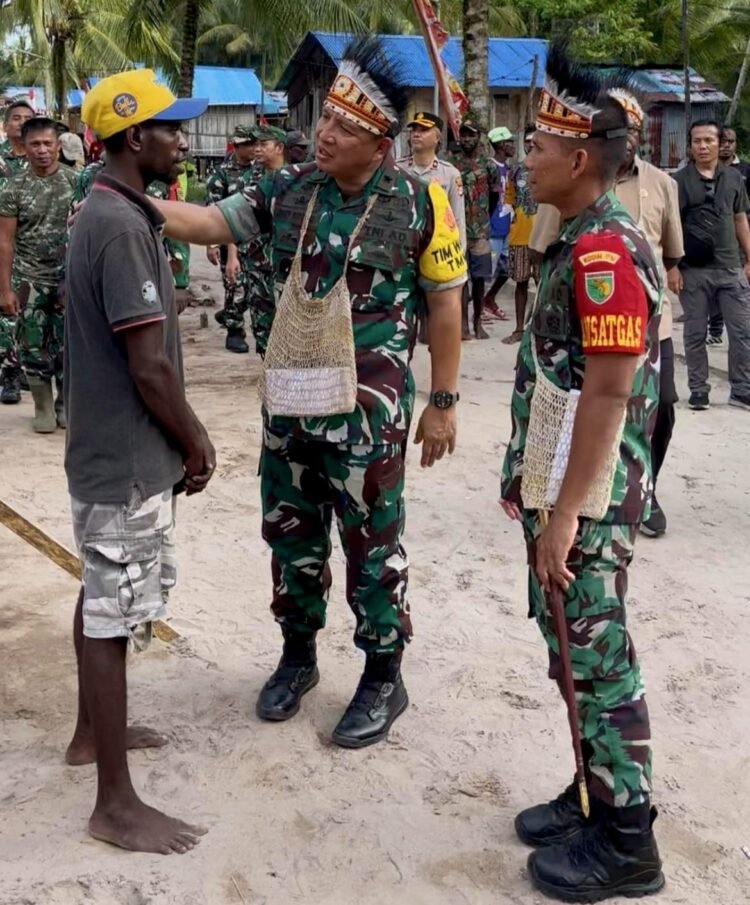 Dibangunkan Rumah, Nicodemus Awaiti Doakan Brigjen TNI Jimmy Watuseke Kelak Jadi Panglima