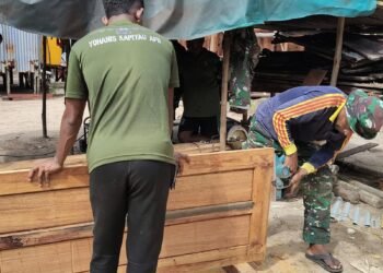 Pembuatan Pintu Jadi Tahapan Lanjutan Sasaran Fisik TMMD Kodim 1710/Mimika