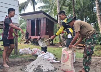 Satgas TMMD  Gotong Royong  Bersama Warga Angkut Material Bangunan